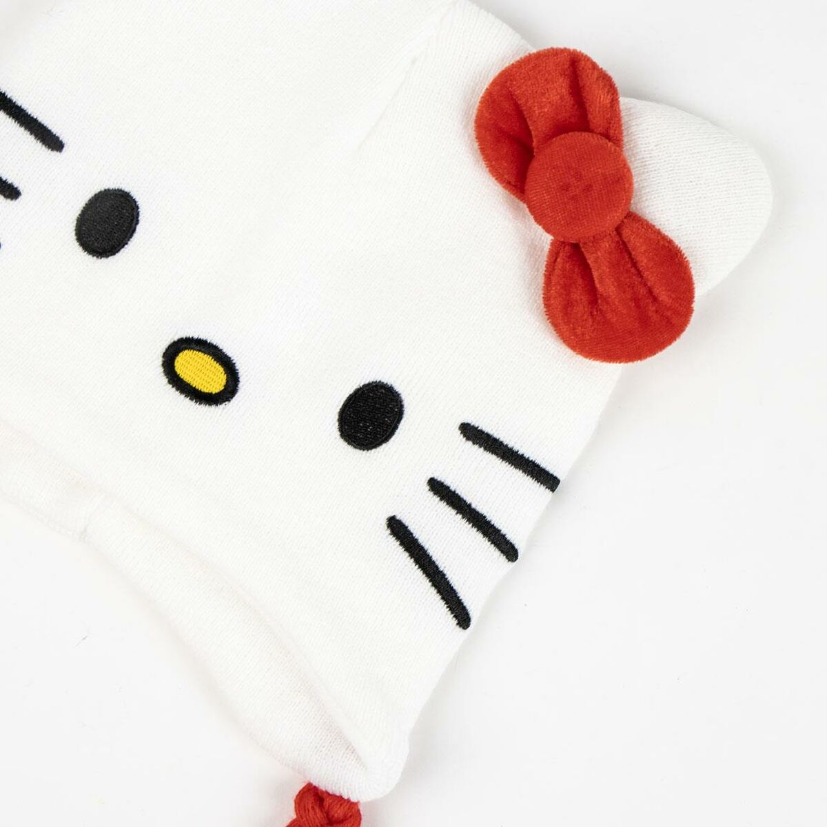 Bonnet de douche blanc Hello Kitty avec nœud rouge, parfait pour enfants et hygiène intime.