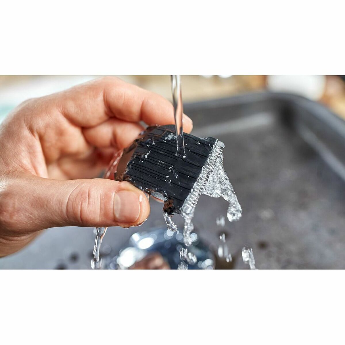 V10H694703D5F3E00C68021150F415E2C0FER3320609P2